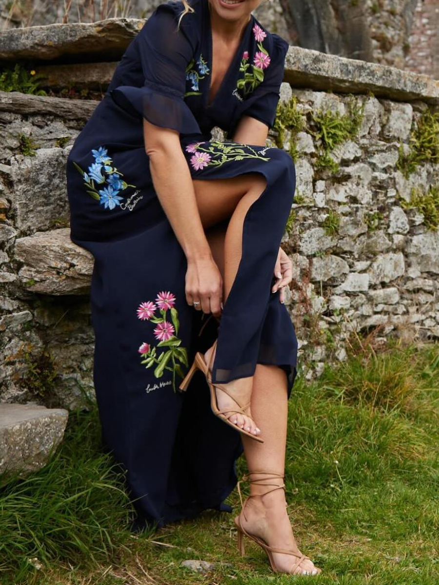 Eliana | Marineblauwe Bloem Borduursel Elegante Jurk